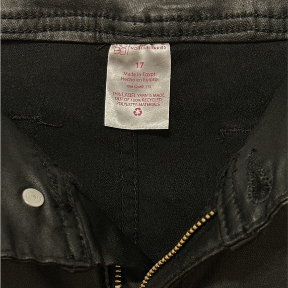 No Boundaries Black Coated Jeans, Size 17 - Picture 3 of 3